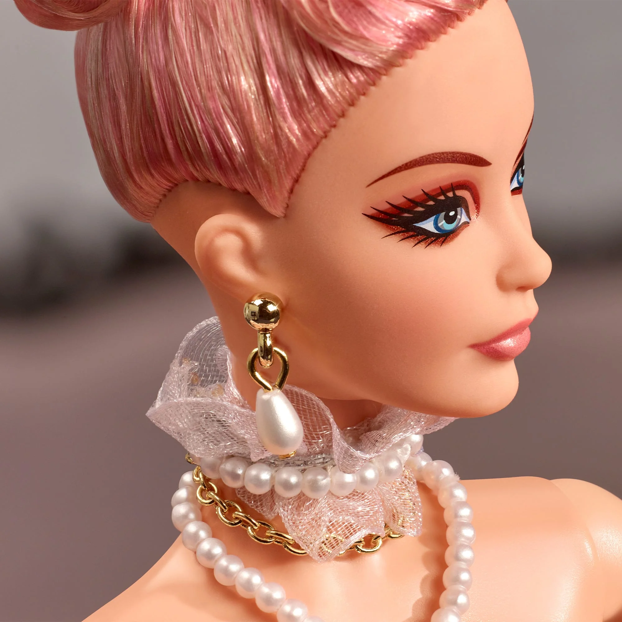 A Tribute to Fashion Barbie Doll - Image 4