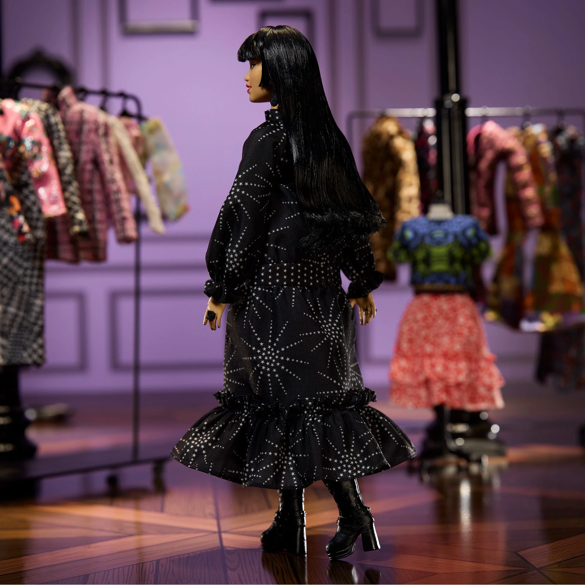 Barbie Inspiring Women Anna Sui Doll - Image 9