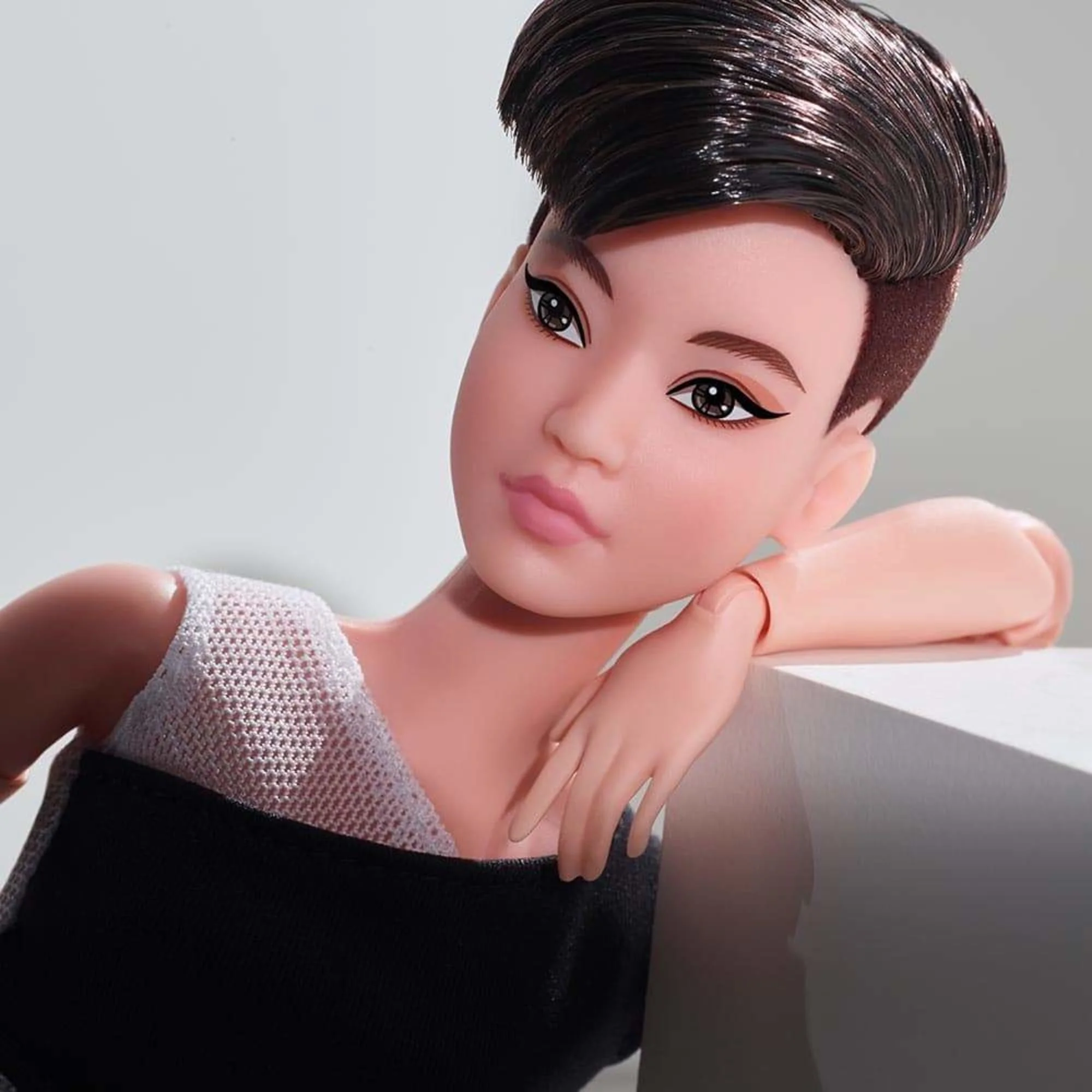 Barbie Looks Doll (Petite, Brunette Pixie Cut) - Image 5