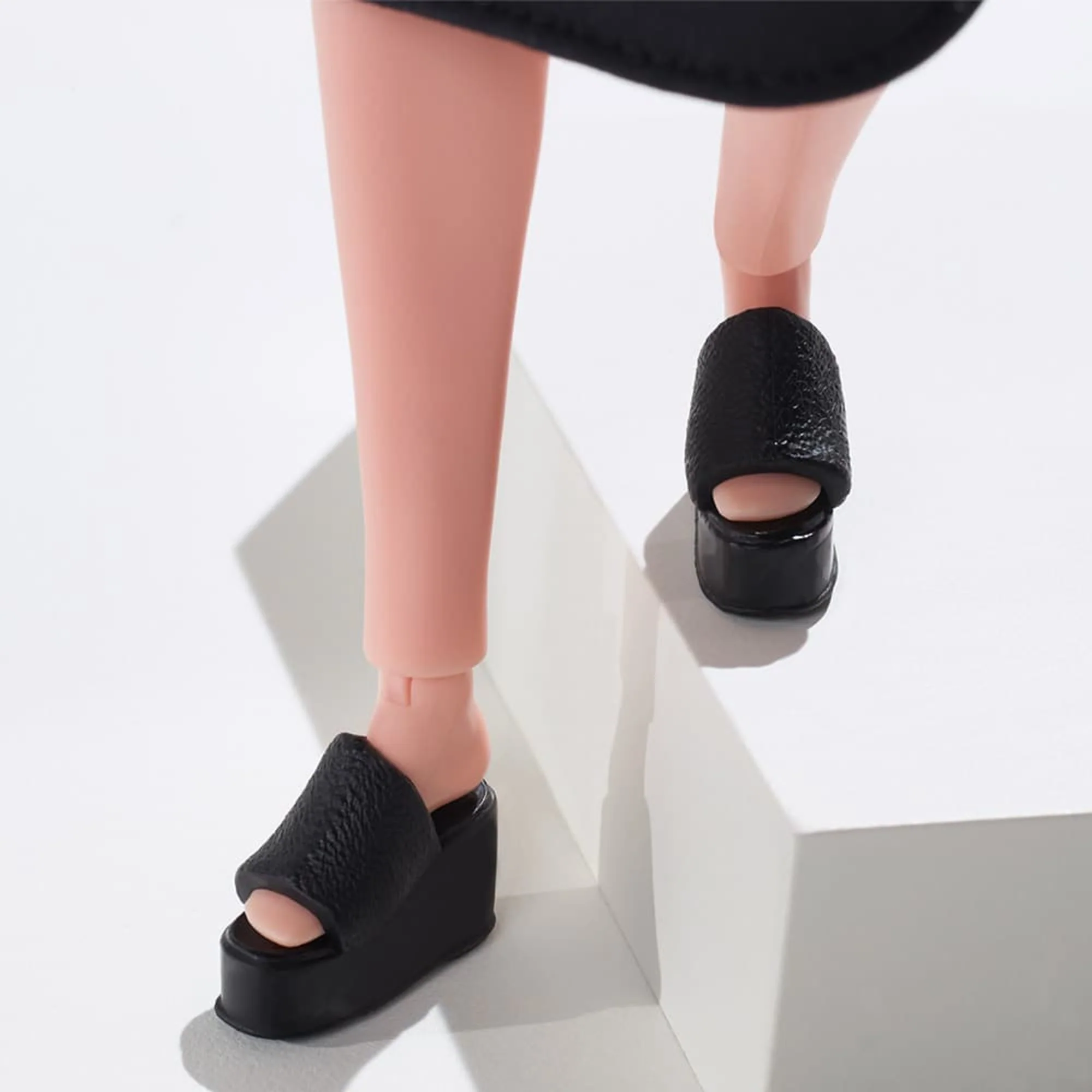 Barbie Looks Doll (Petite, Brunette Pixie Cut) - Image 6