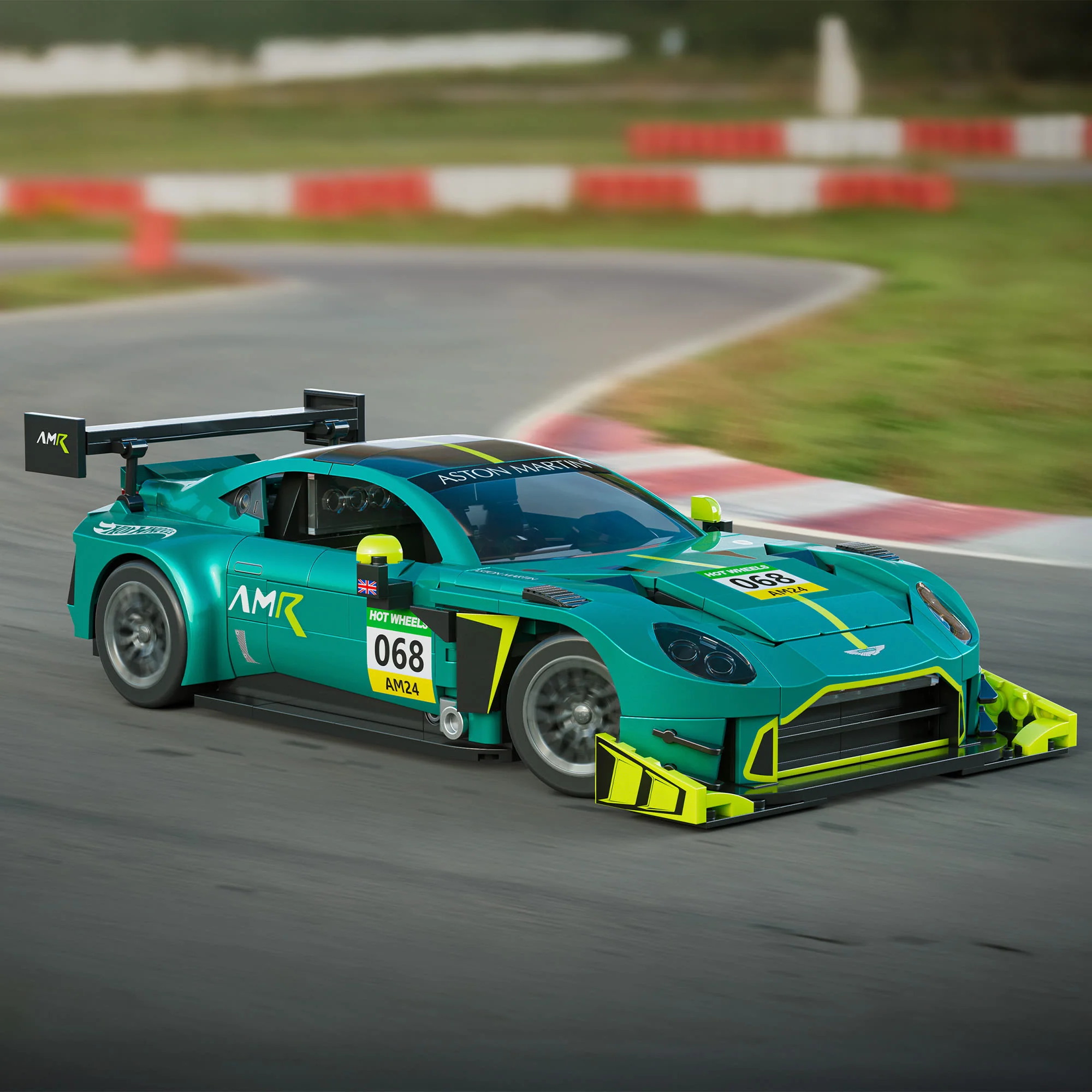 Mattel Brick Shop Hot Wheels ’24 Aston Martin Vantage GT3 Building Set - Image 7