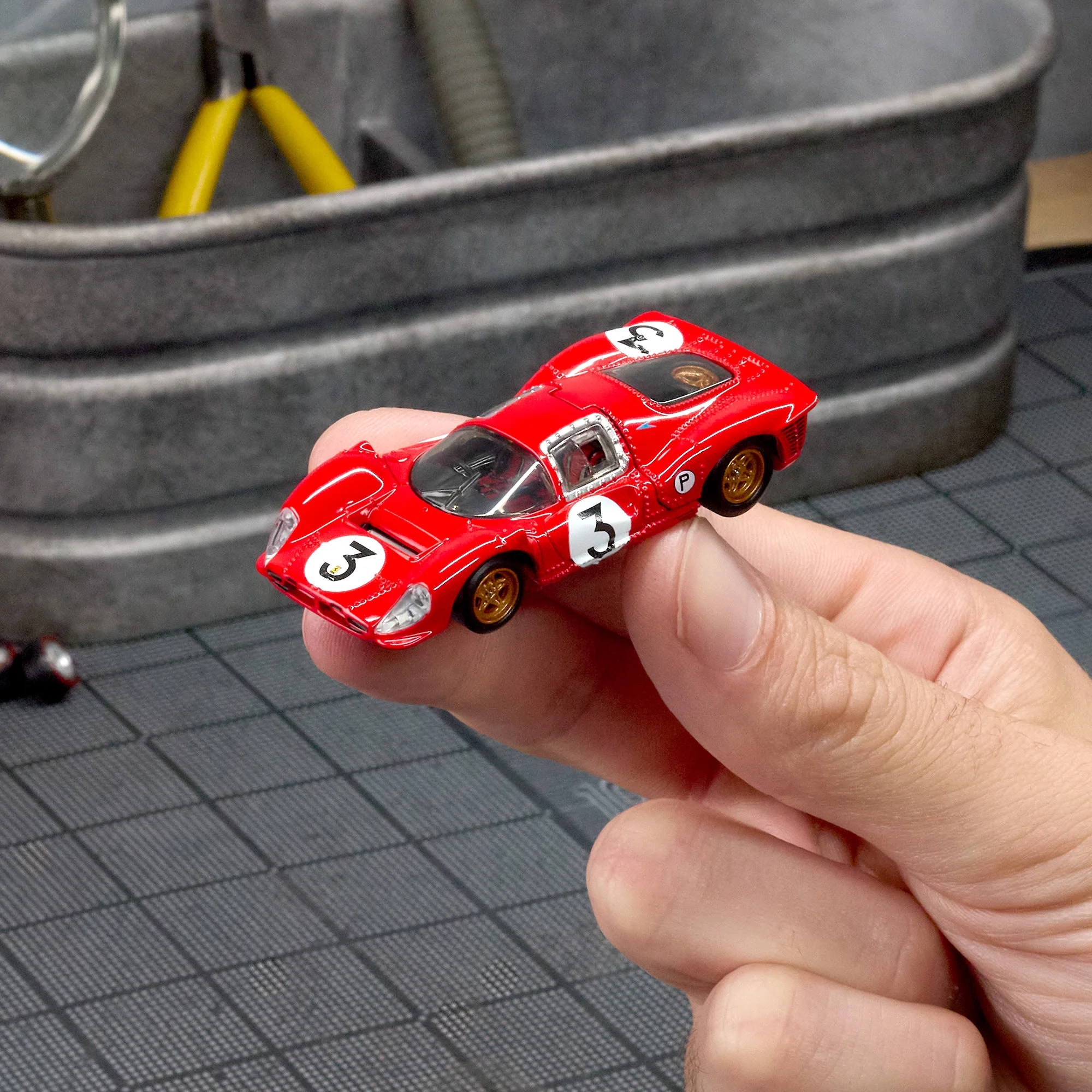 Hot Wheels Elite 64 1967 Ferrari 330 P4 - Image 10