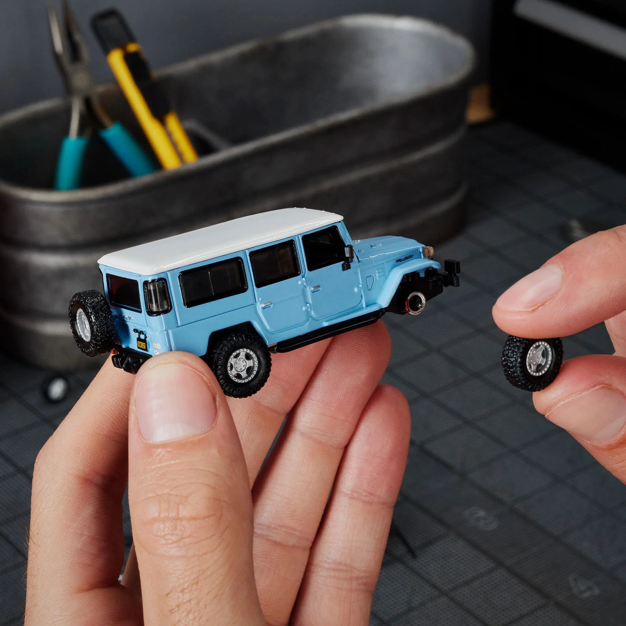Hot Wheels Elite 64 Mod Shop 1982 Custom Toyota Land Cruiser FJ45 Troopy - Image 19