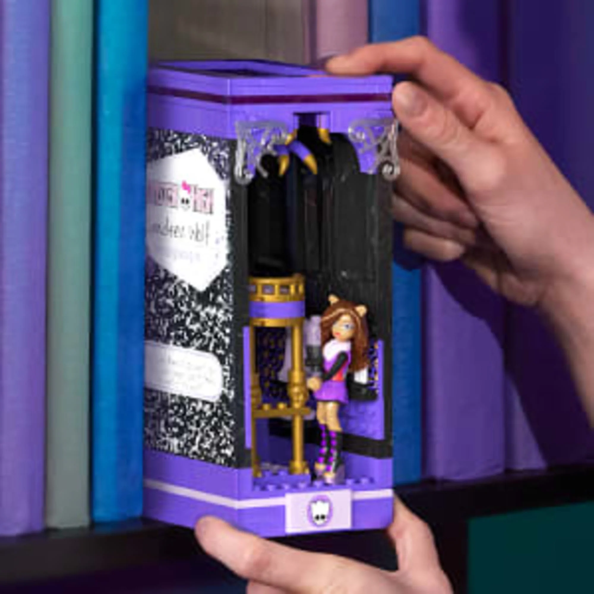 MEGA Monster High Clawdeen's Boo-k Den Building Toy Kit - Image 2