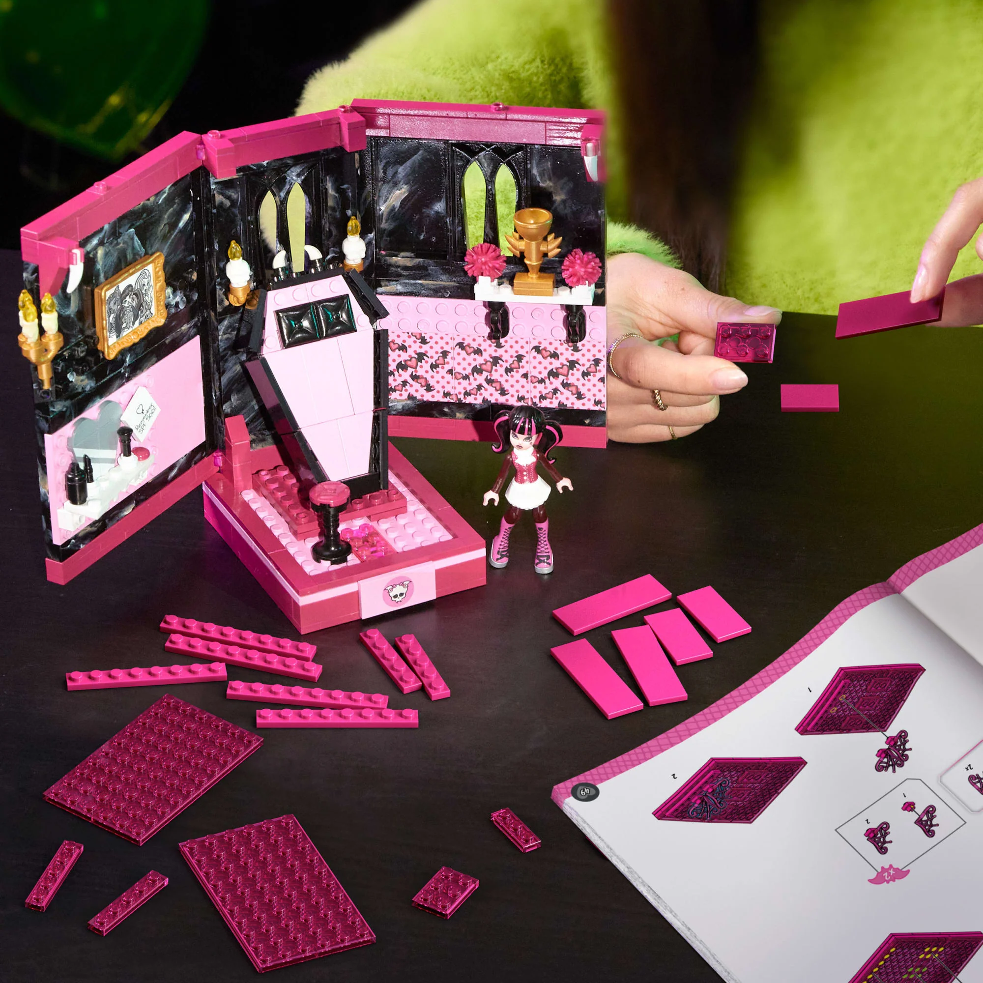 MEGA Monster High Draculaura's Boo-k Crypt Building Toy Kit - Image 2