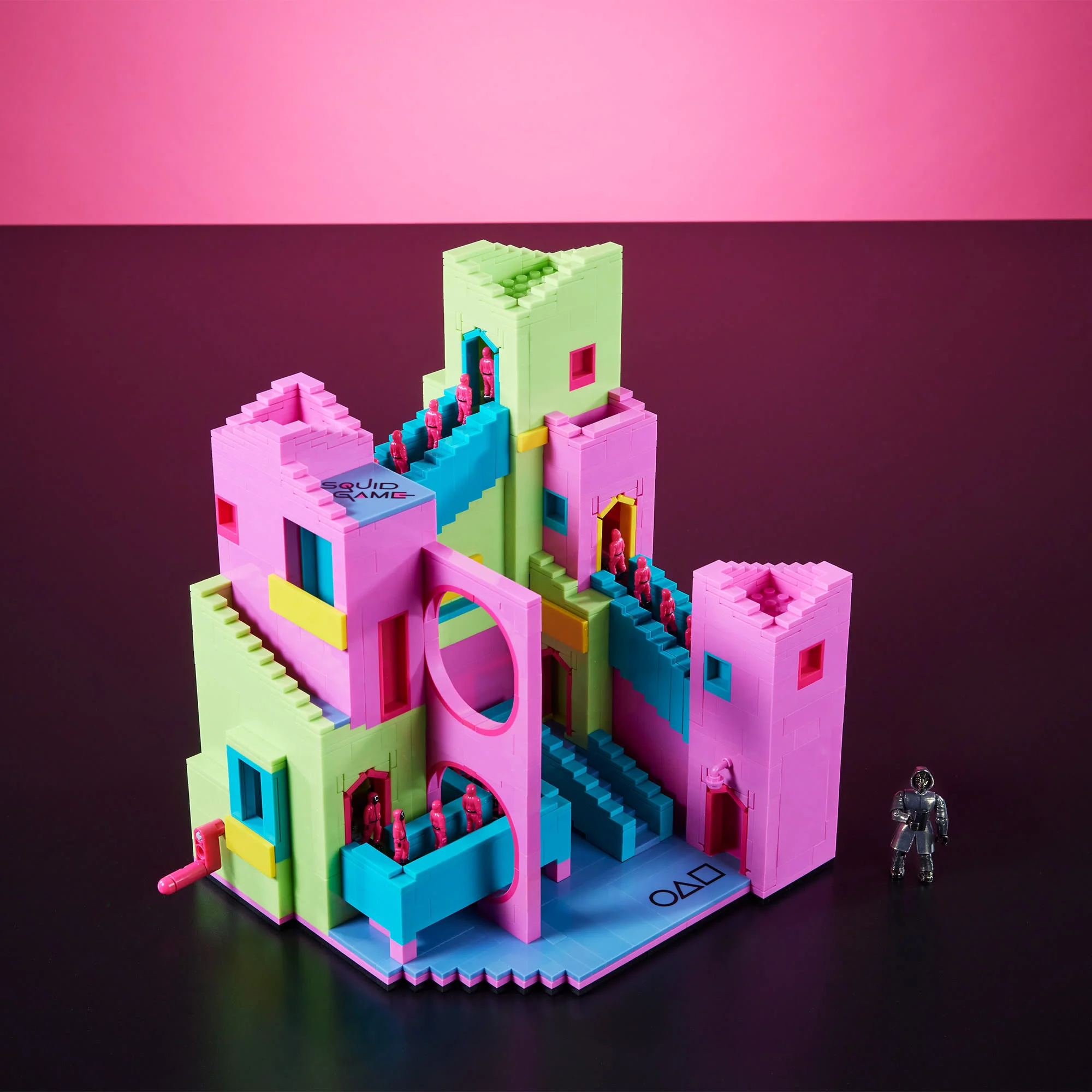 MEGA Squid Game Staircase Collector Building Set - Image 13