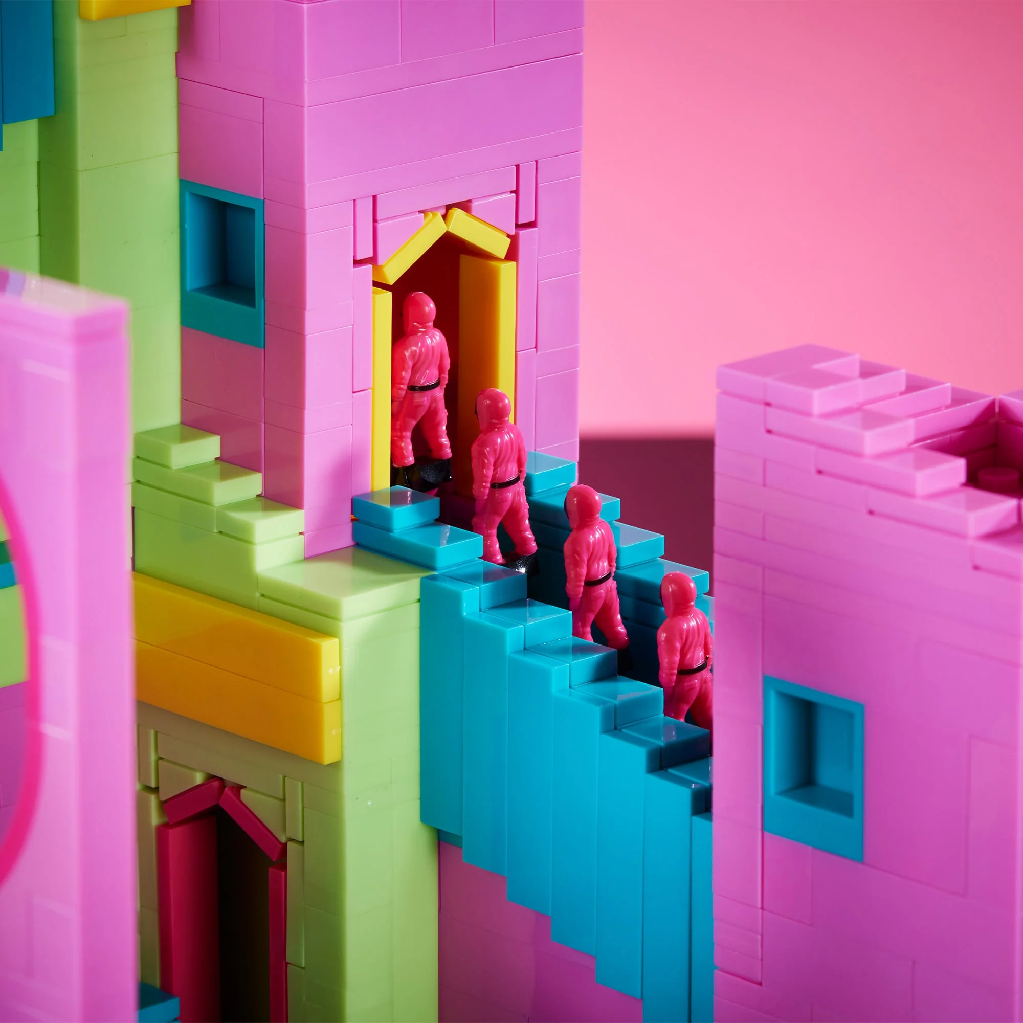 MEGA Squid Game Staircase Collector Building Set - Image 6
