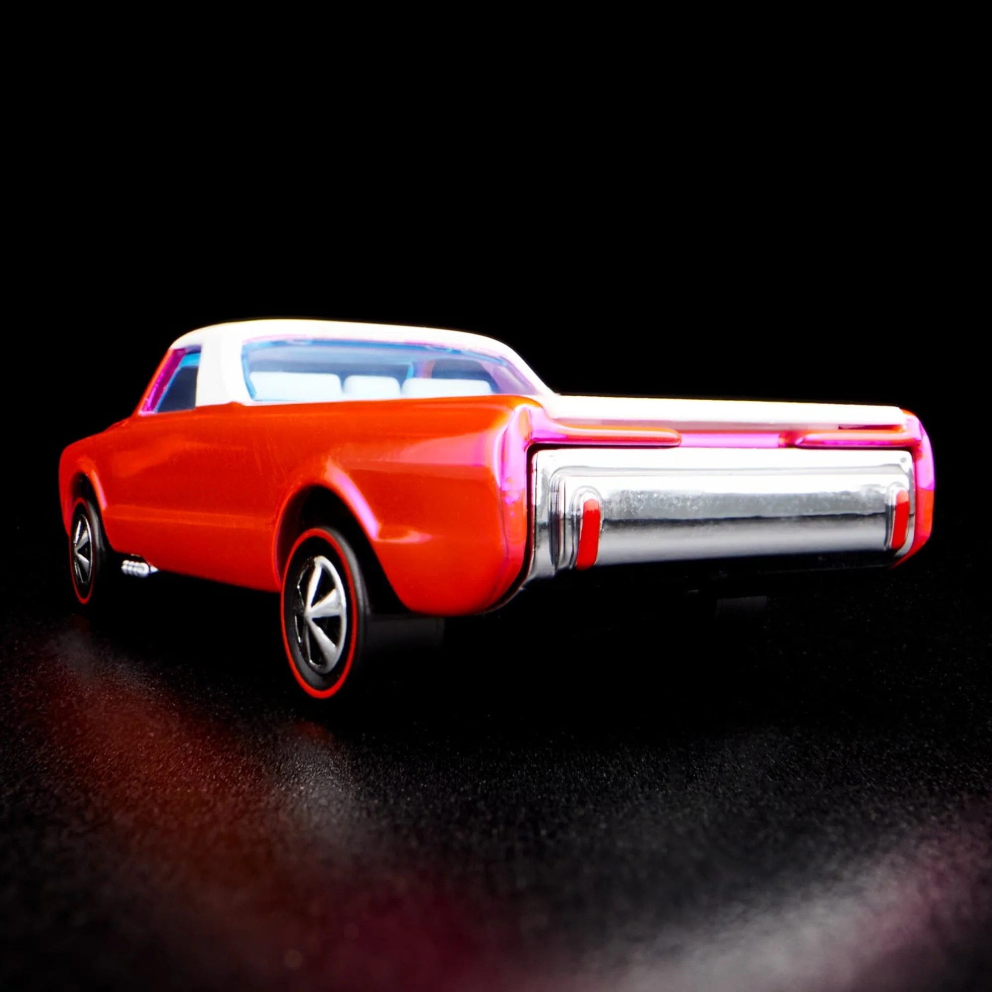RLC EXCLUSIVE 2022 PINK EDITIONS CUSTOM FLEETSIDE™ - Image 10