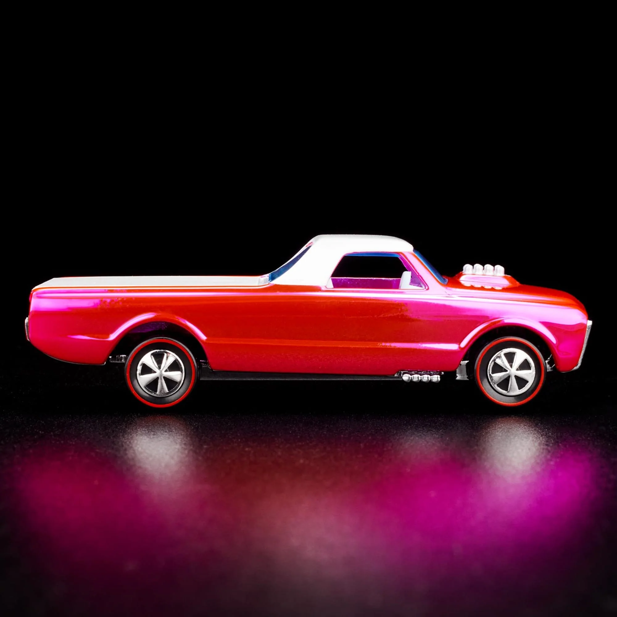 RLC EXCLUSIVE 2022 PINK EDITIONS CUSTOM FLEETSIDE™ - Image 3