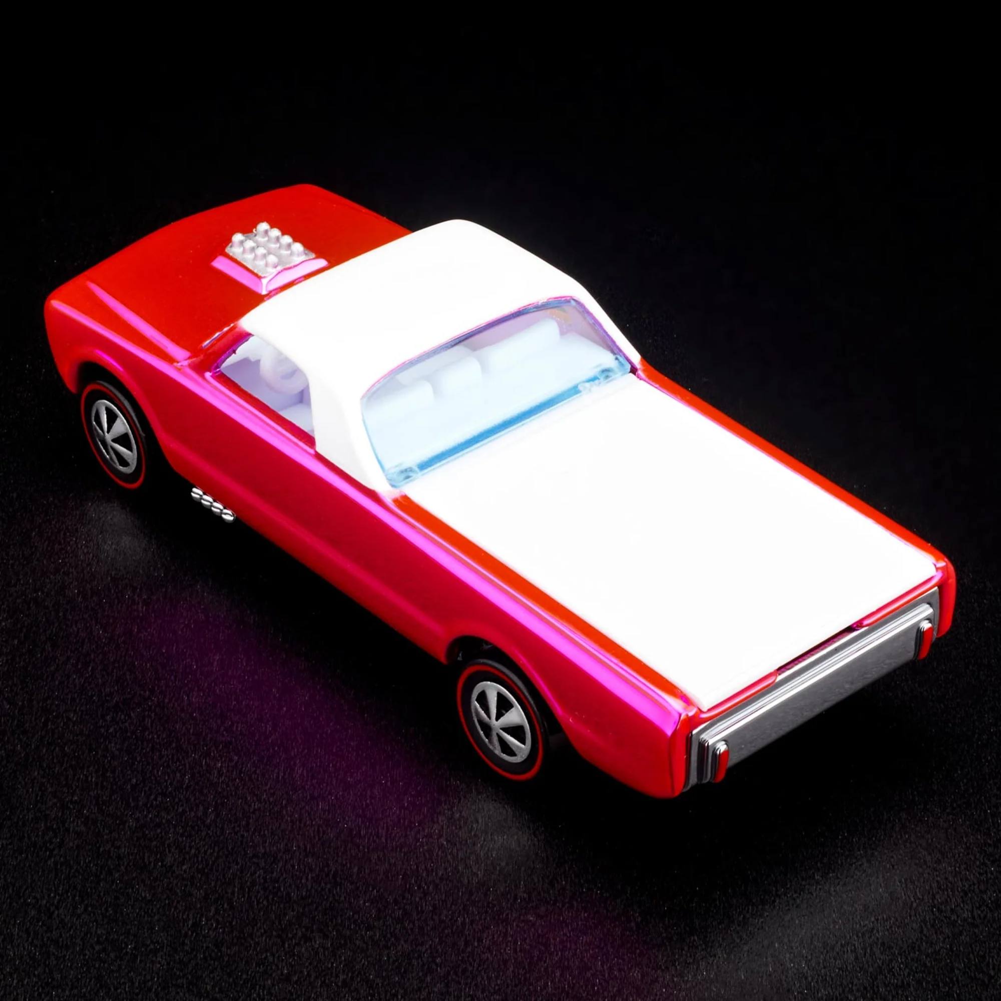 RLC EXCLUSIVE 2022 PINK EDITIONS CUSTOM FLEETSIDE™ - Image 7