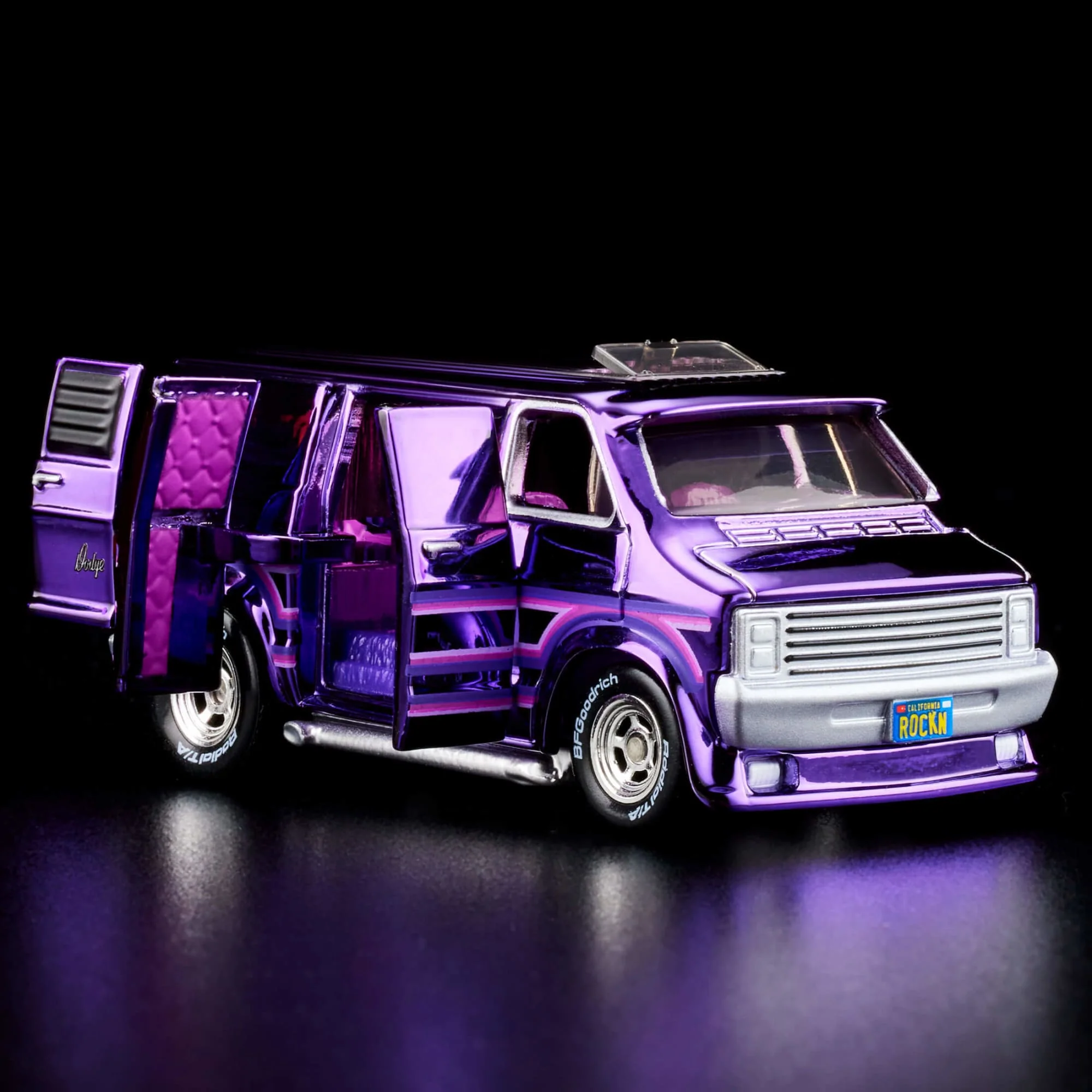 RLC Exclusive ‘70s Dodge Tradesman Van - Image 2