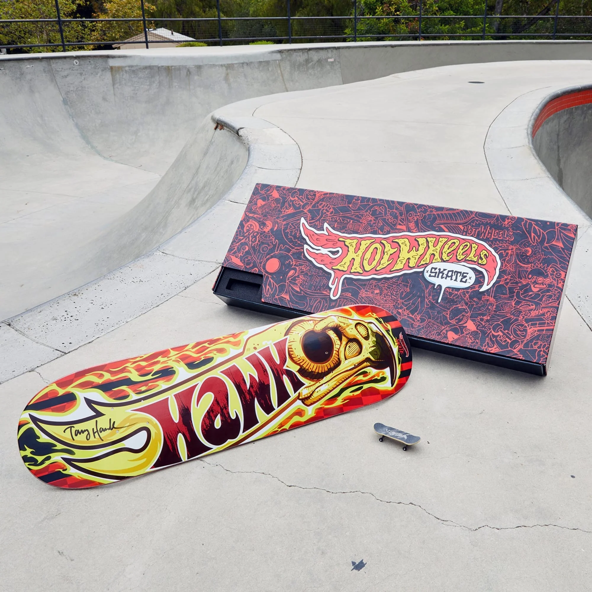 Tony Hawk x Hot Wheels Skate, Wildfire Deck & Fingerboard - Image 7